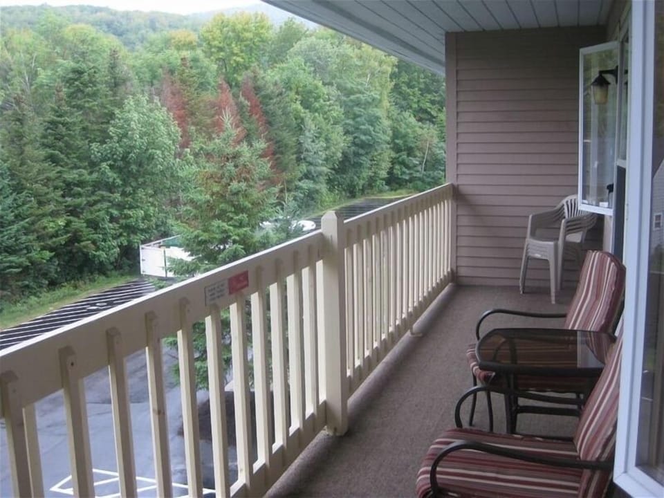 Long balcony with access from the living room and the master bedroom.Relaxing..