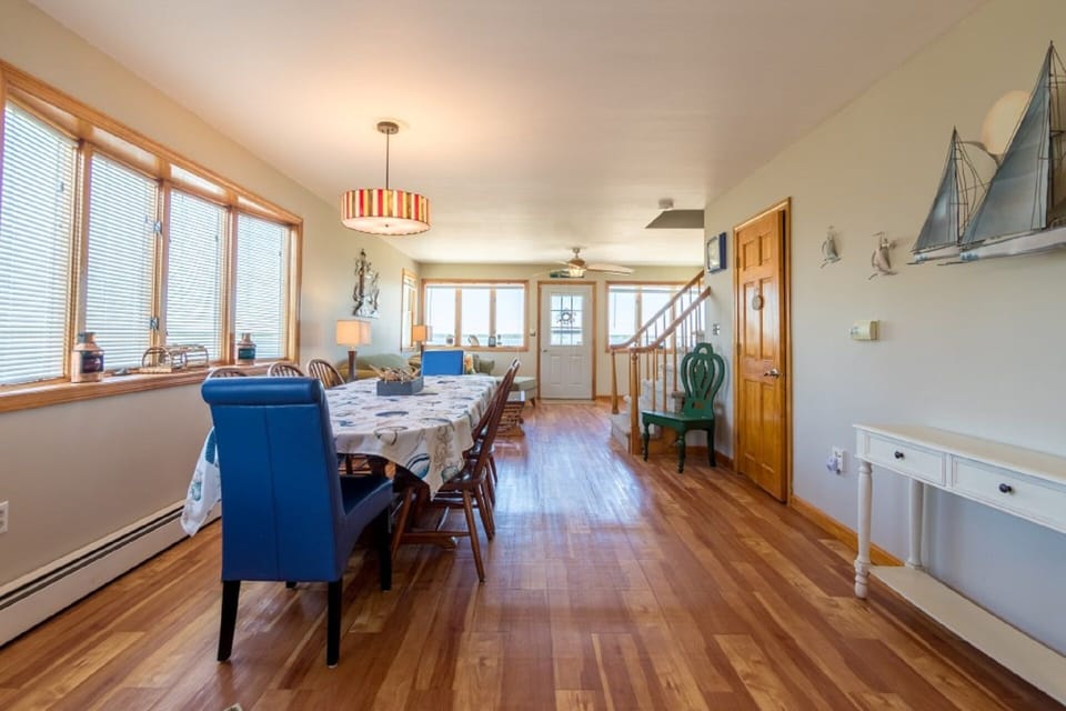 Dining area into living room