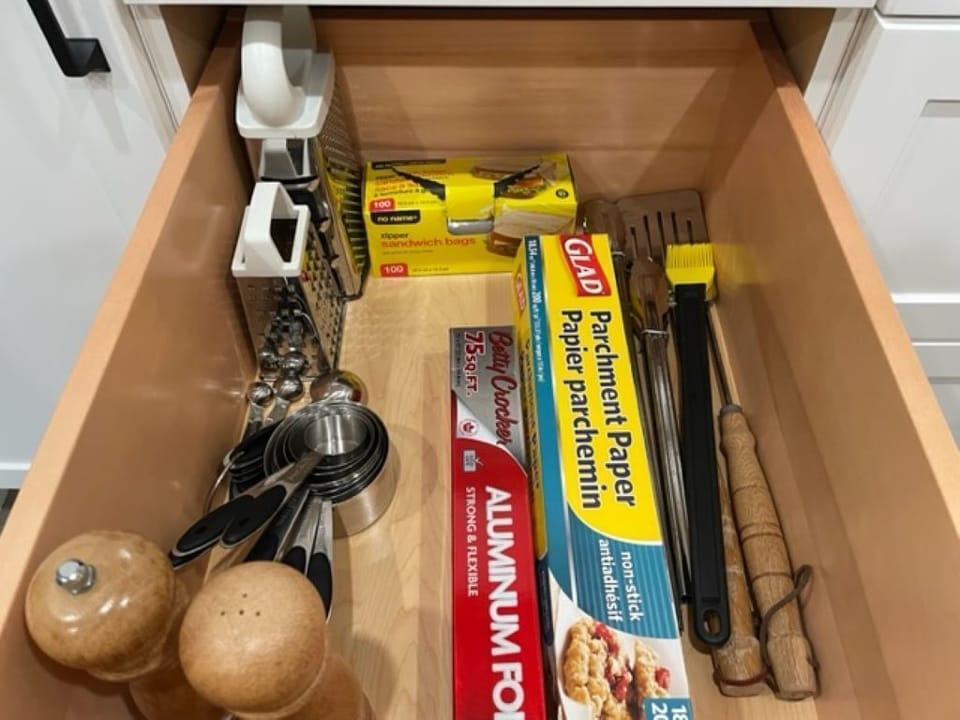 Measuring spoons, BBQ utensils and graters