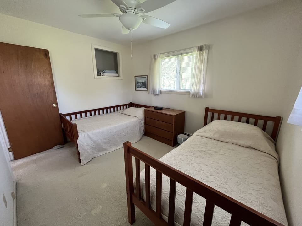 Bedroom 3 - Two Twin Beds