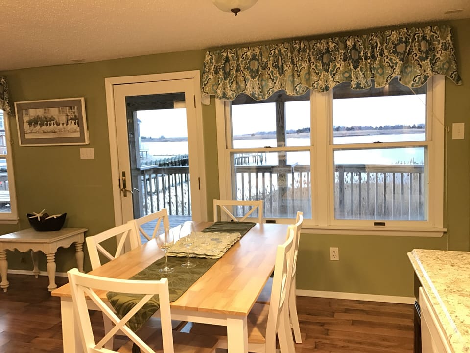 1st floor - dining area overlooking the bay