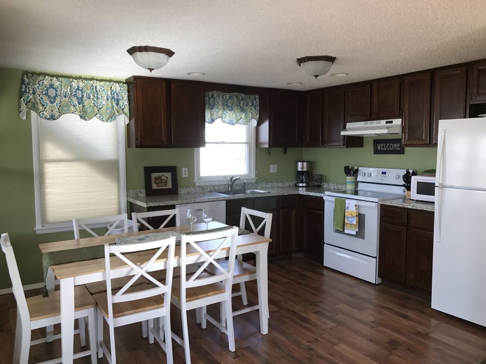1st floor - kitchen/dining area