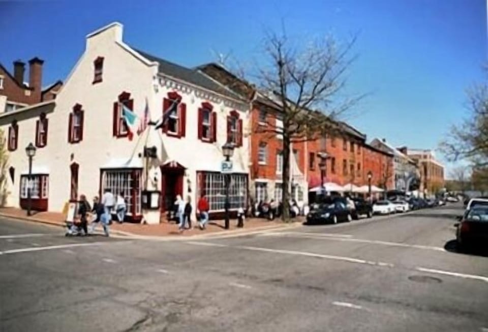 Quaint Shops in Old Town Alexandria!
