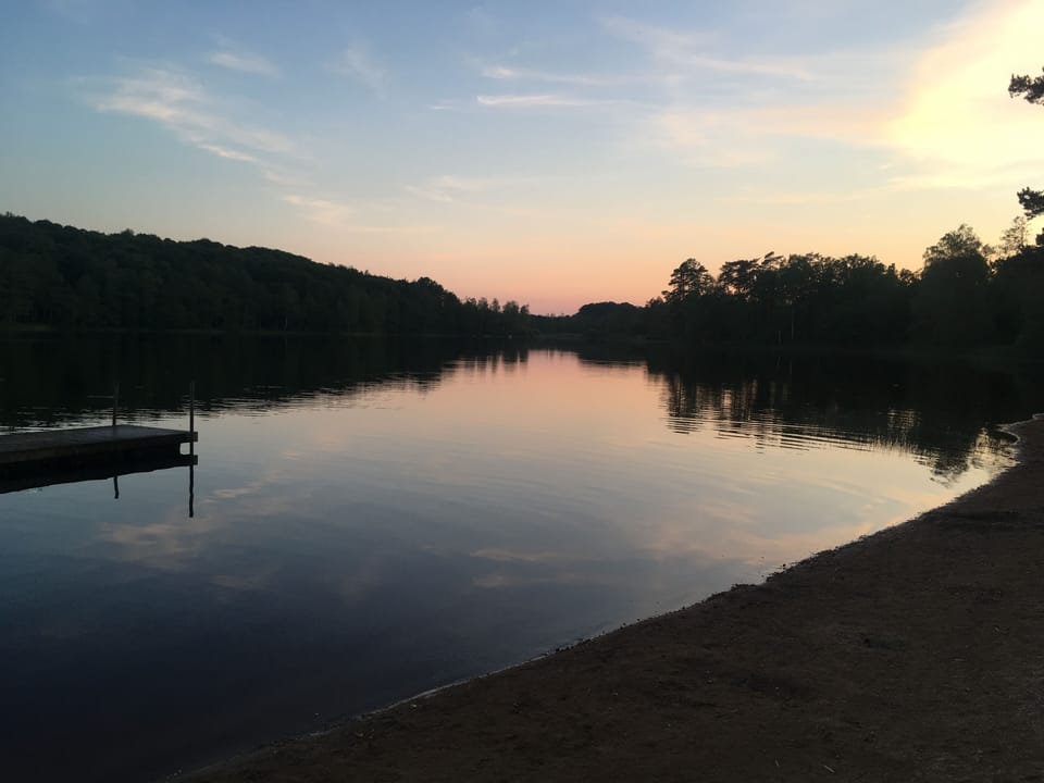 Åsljunga lake 1 km from house. Sandy beach and jump tower.