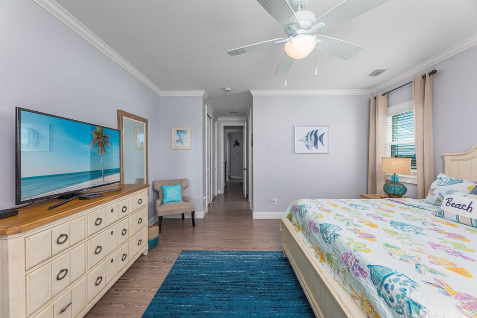 4th bedroom. King size bed with smart tv and cable. desk area to work if needed