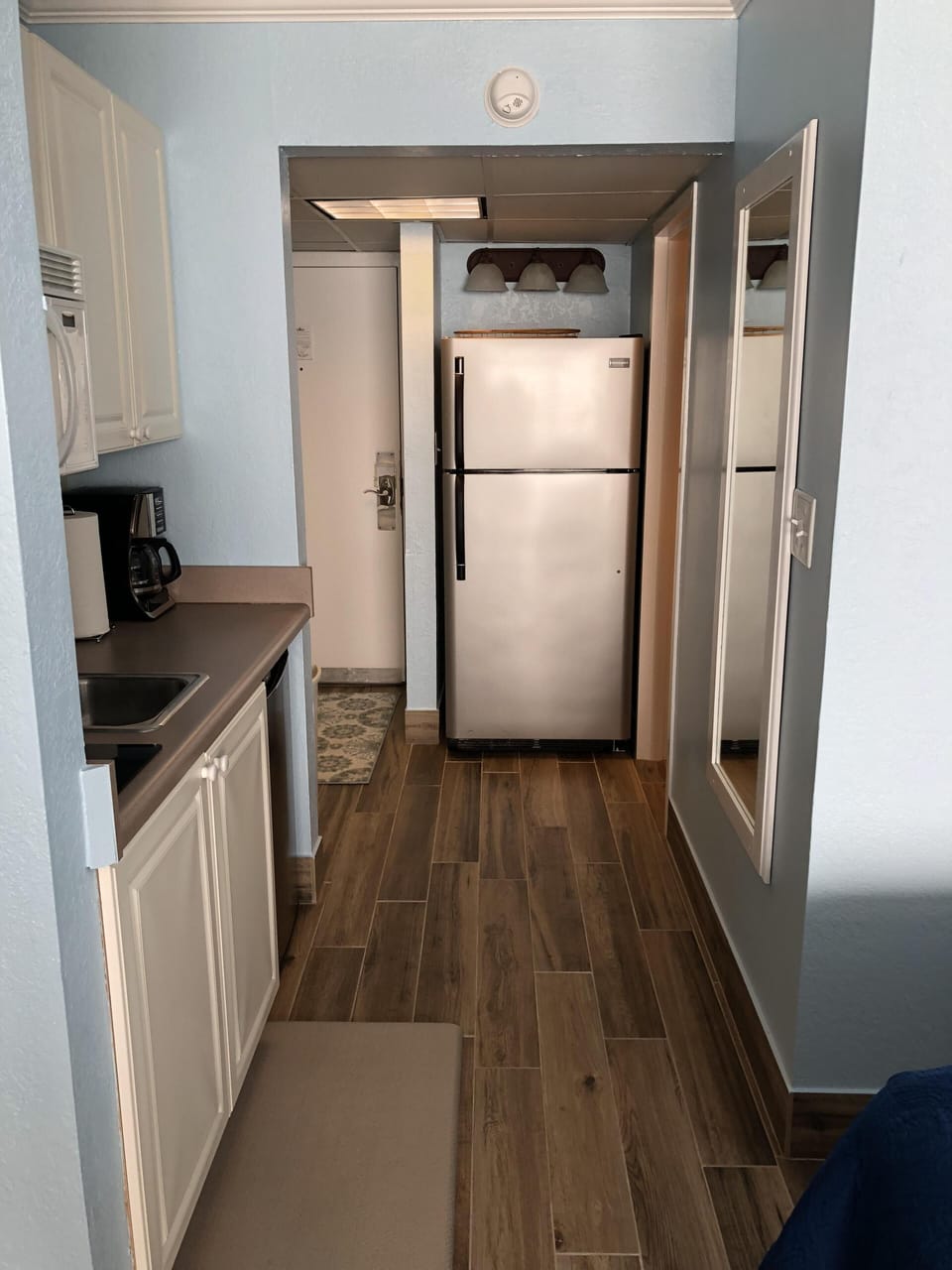 Full size refrigerator with
ice maker