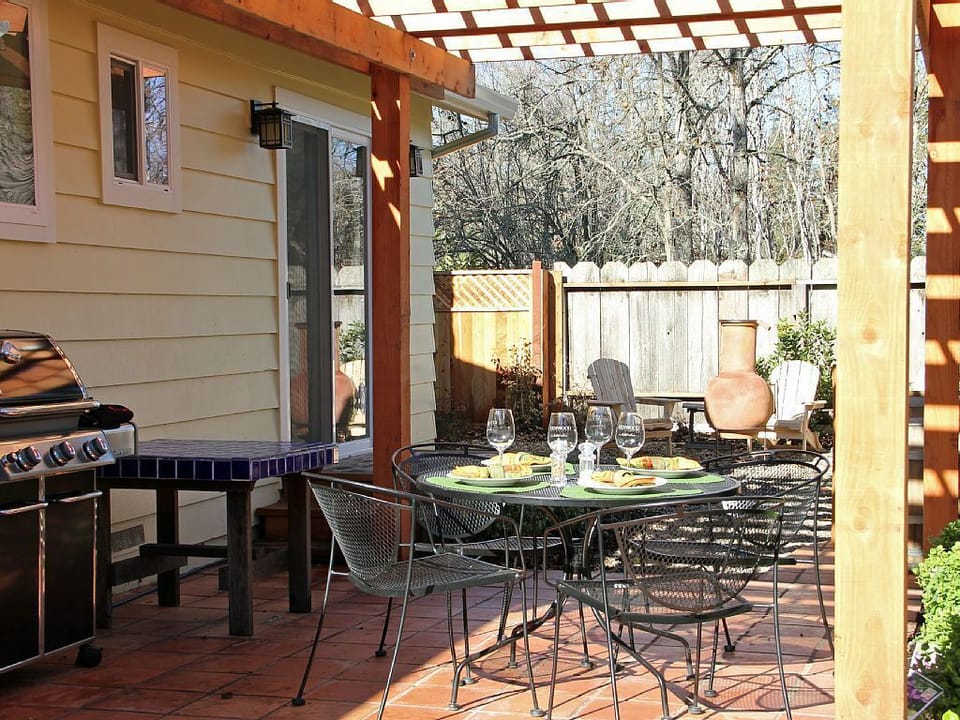 Outdoor BBQ kitchen with dining patio.