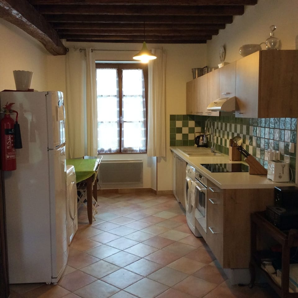 Cuisine bien équipée - fully equiped kitchen