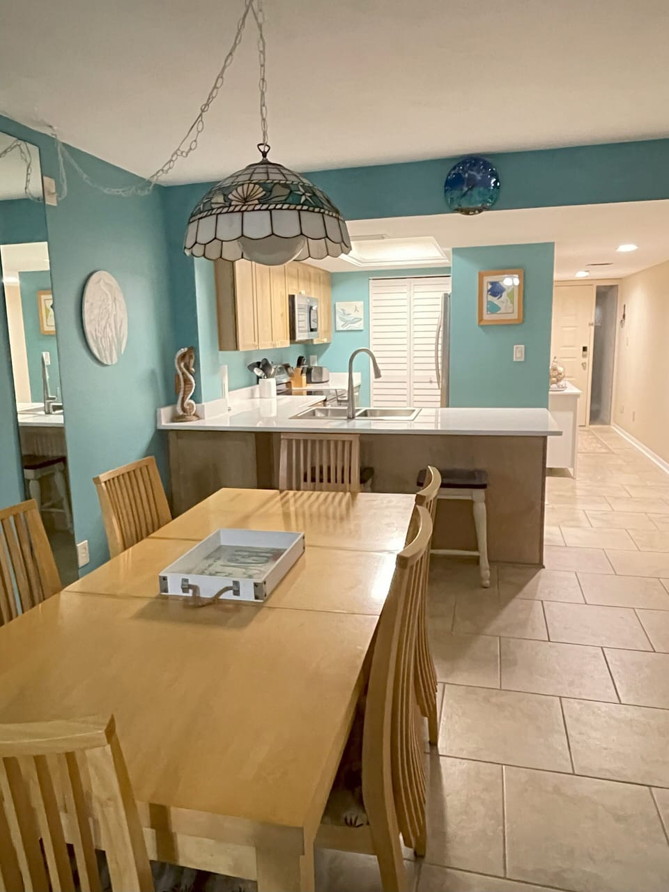Dining room to kitchen