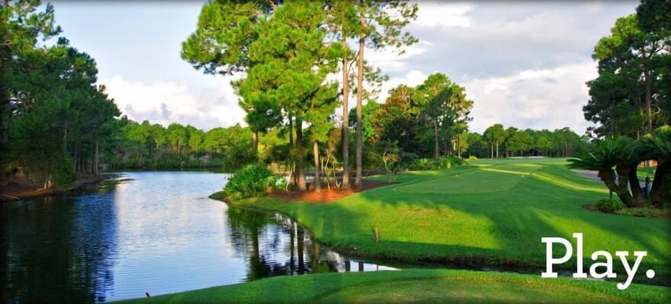 Ten minutes to the greens of Hombre' or Greg Norman's Shark Tooth Courses!