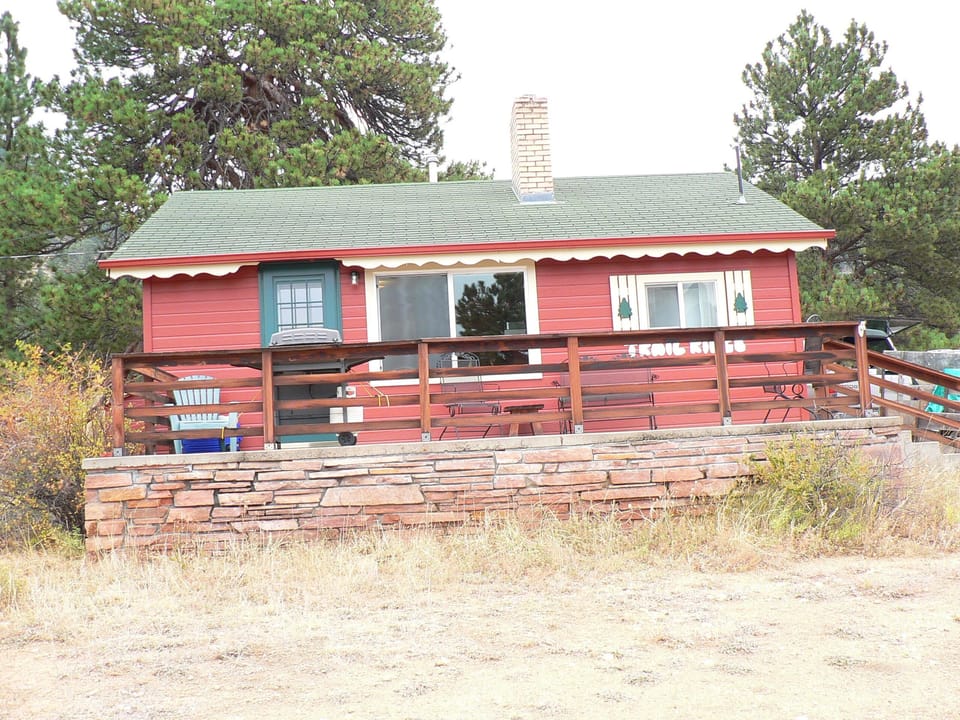 Large south-facing front porch with gas barbecue