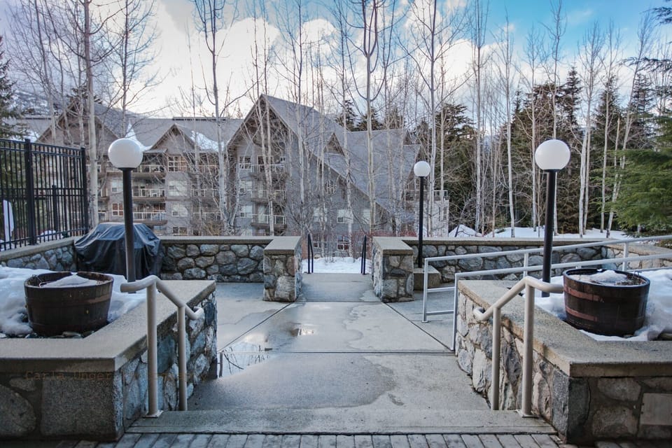 Ski in - ski out pathway to the mountains. Courtyard with BBQ and access to pool