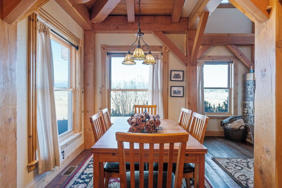 Dinning nook off kitchen, two leaf extendable table 