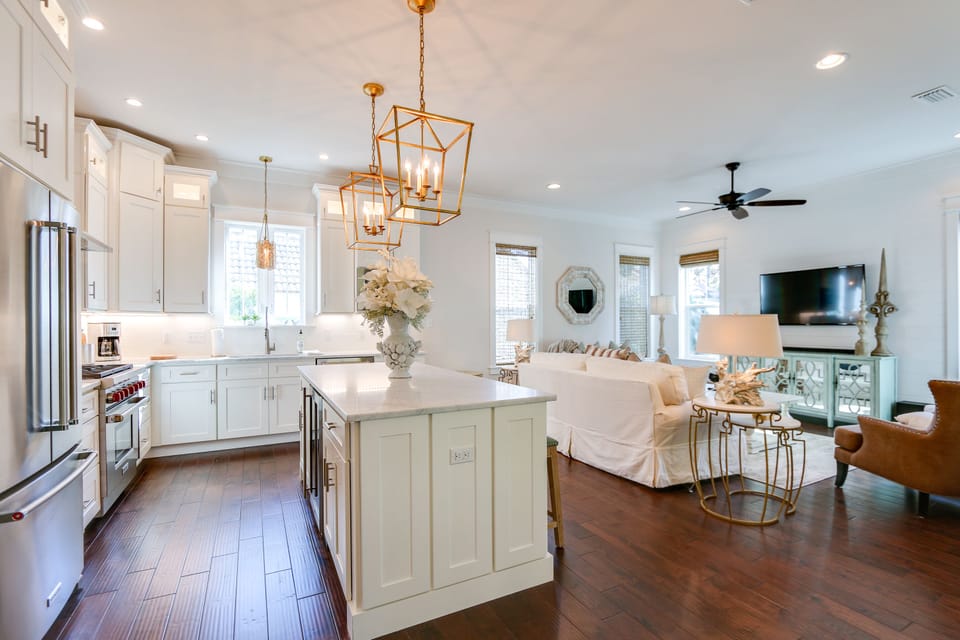 Welcoming Kitchen & Family Room 