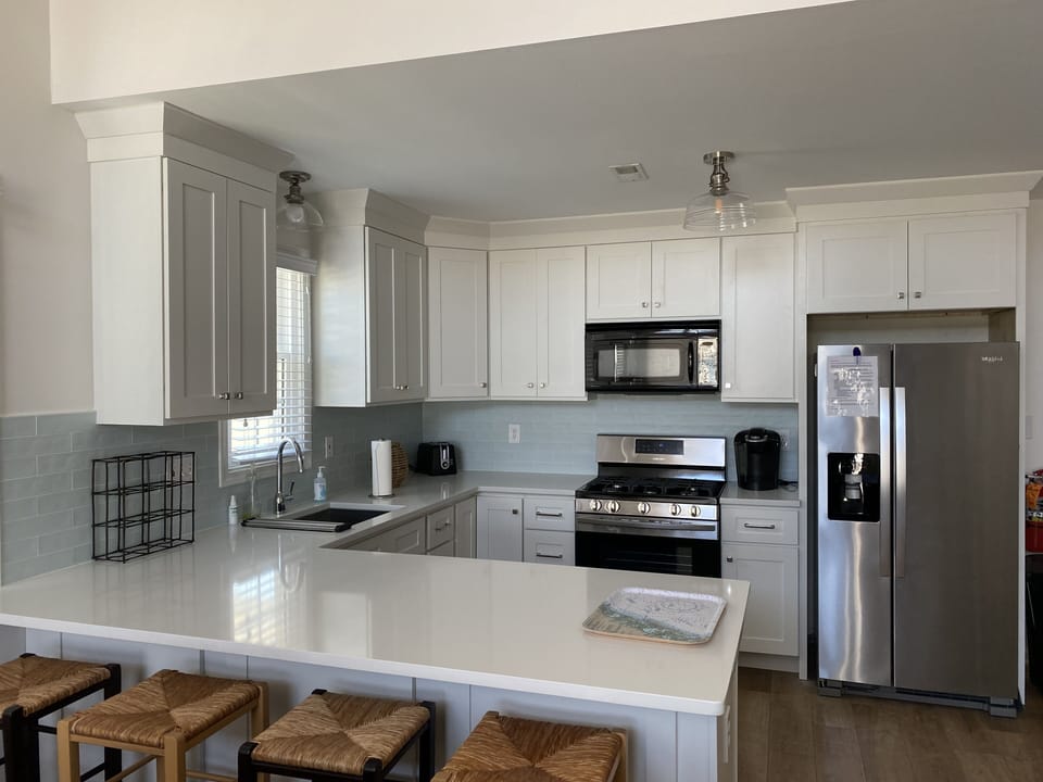 Kitchen completed apr 2022. Floors also done in 2002 thruoutthe top floor