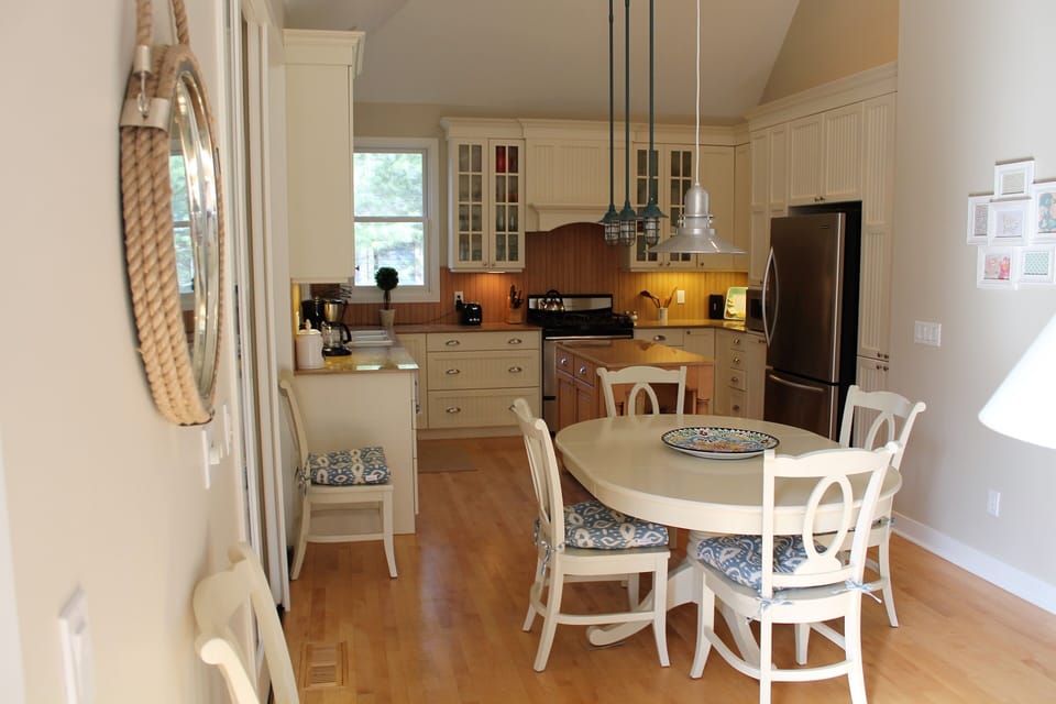 Eat In Kitchen