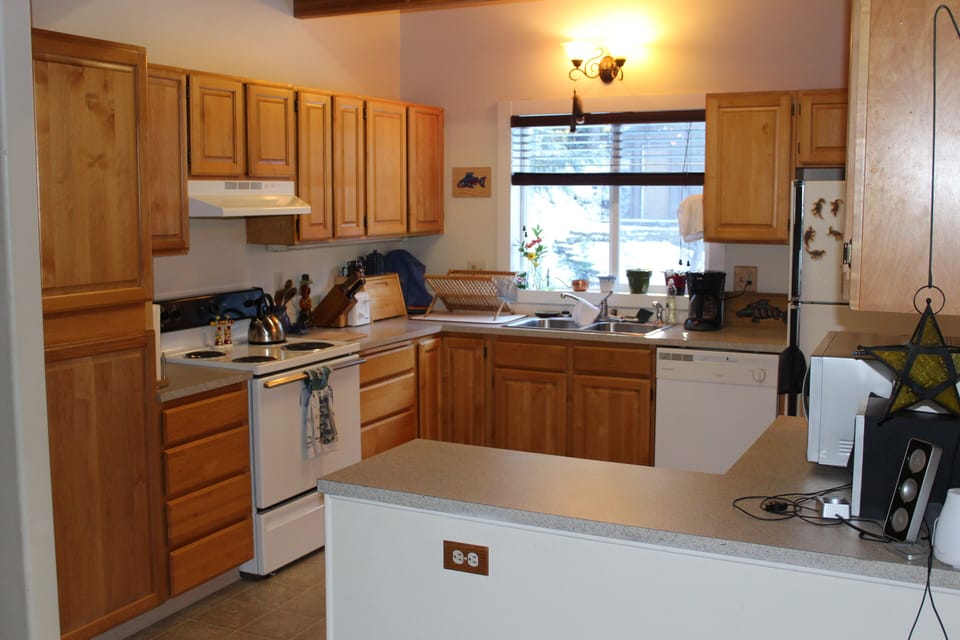 Fully equipped kitchen with some seasonings, small staple foods, coffee and tea 