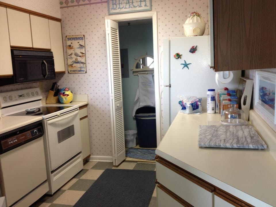 fully equipped kitchen 