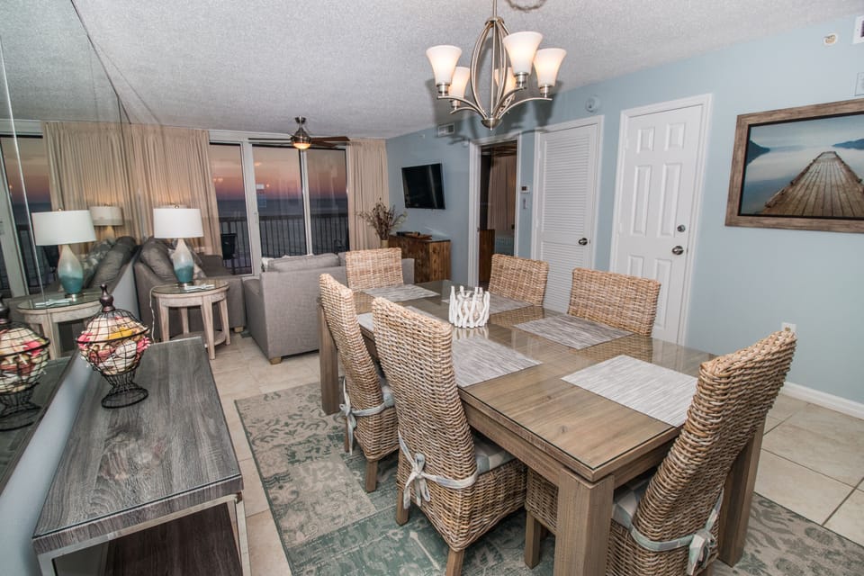 Dining area - large table and 6 chairs