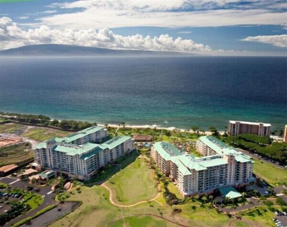My condo is on the top floor of the left tower (Hokulani tower).