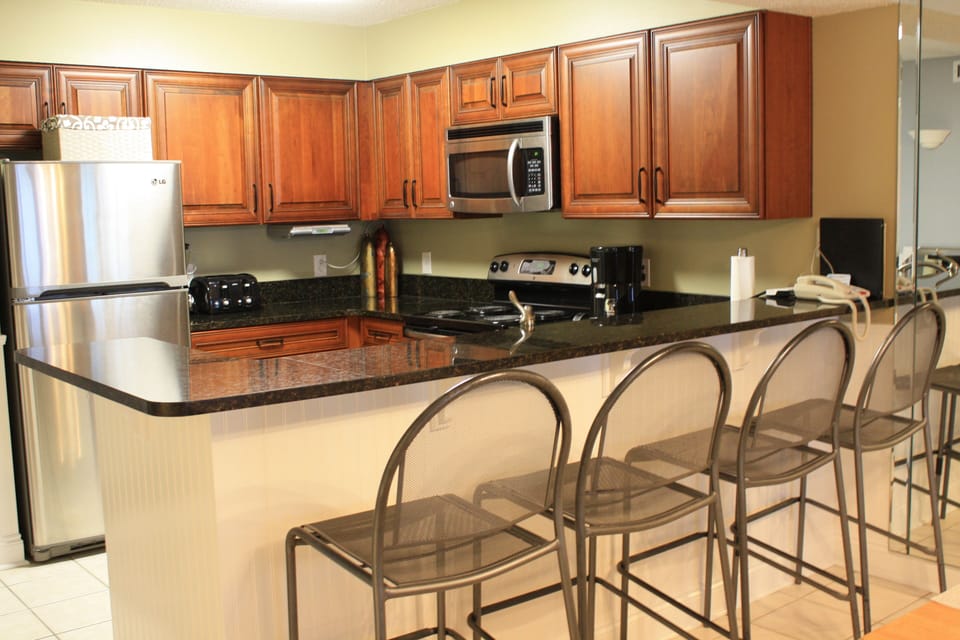 Kitchen with Breakfast Bar