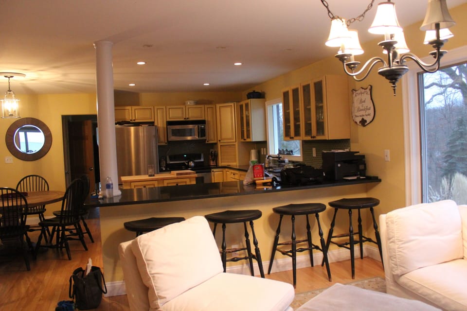 Kitchen - Seating Area