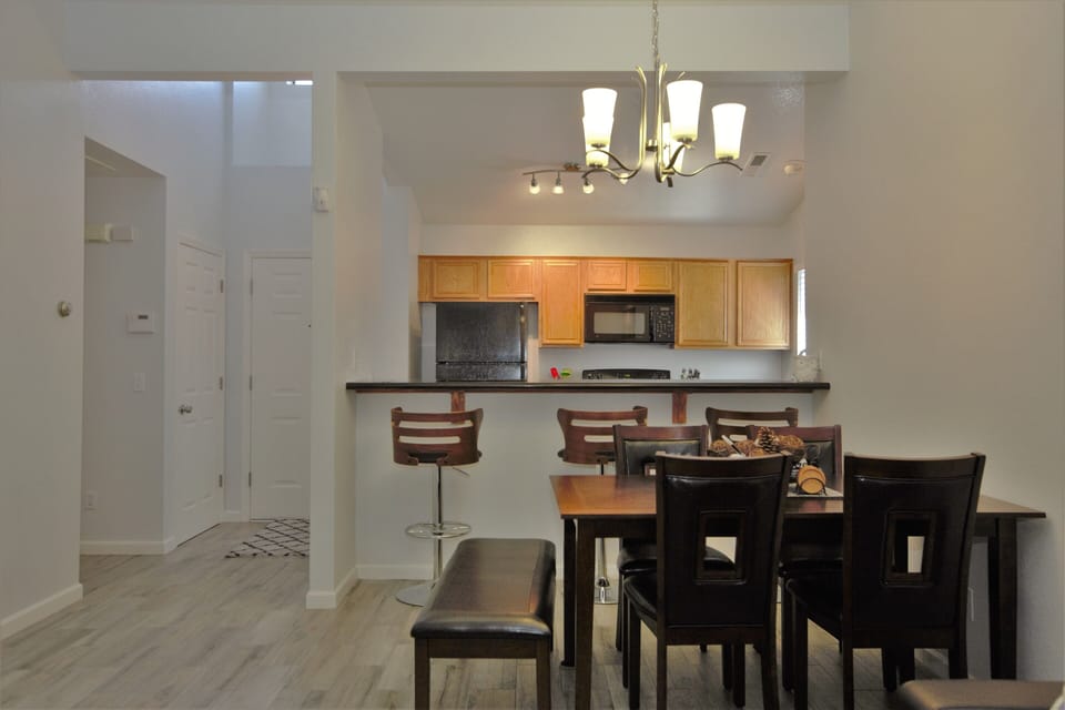 Dining/Breakfast Bar