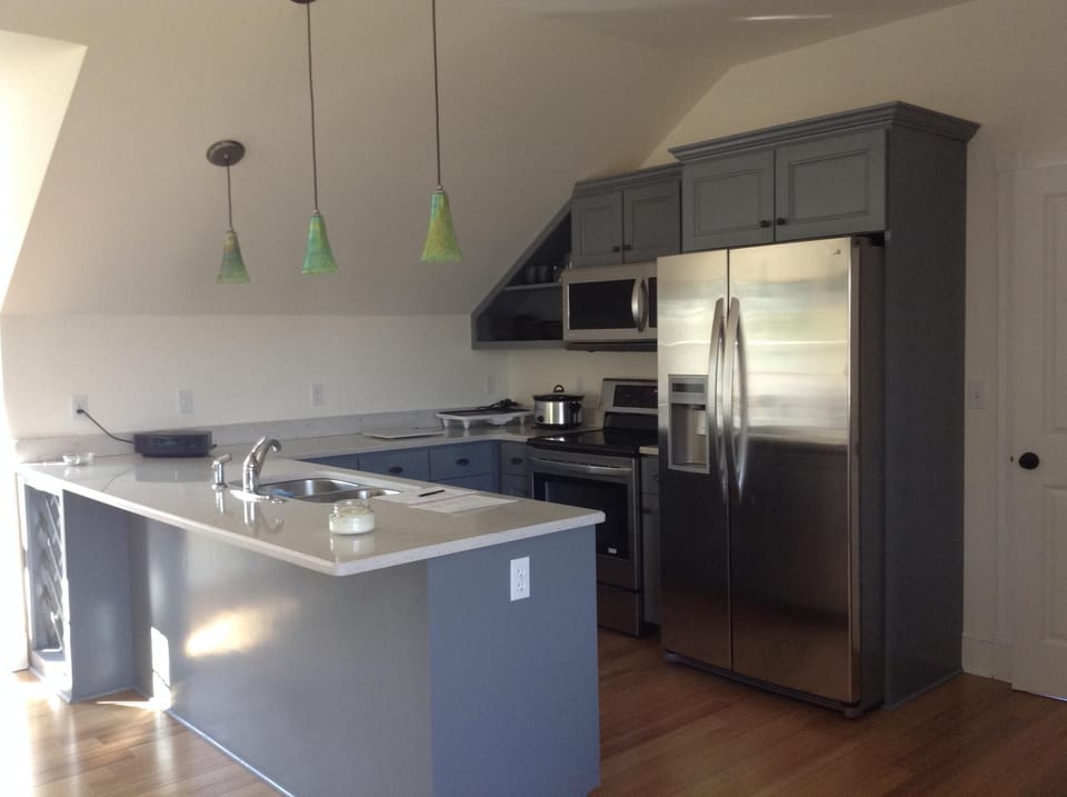 Modern kitchen with all appliances and quartz countertops.