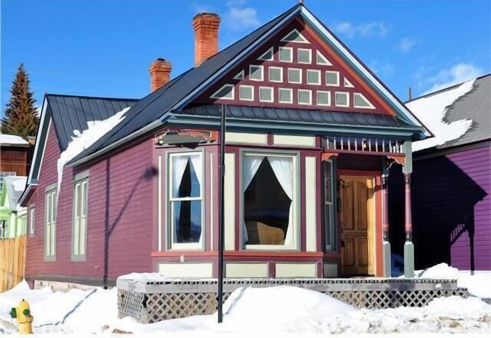 South and west-facing. Enjoy coffee or sundowners on the porch.