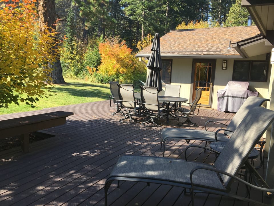 View of the deck.
