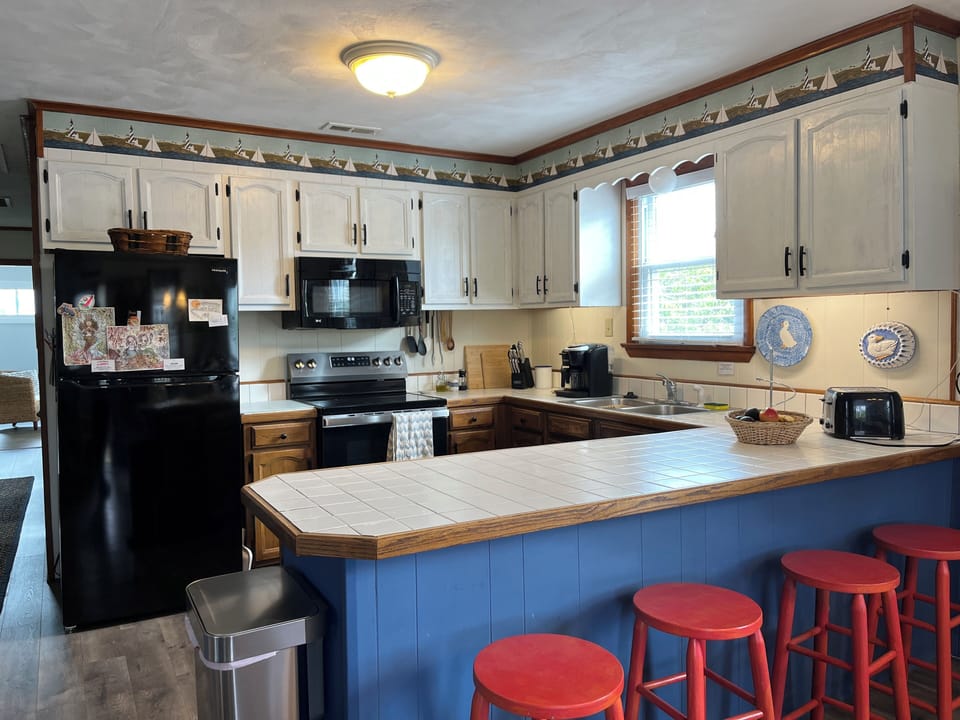 Fully equipped Kitchen with Peninsula Seating