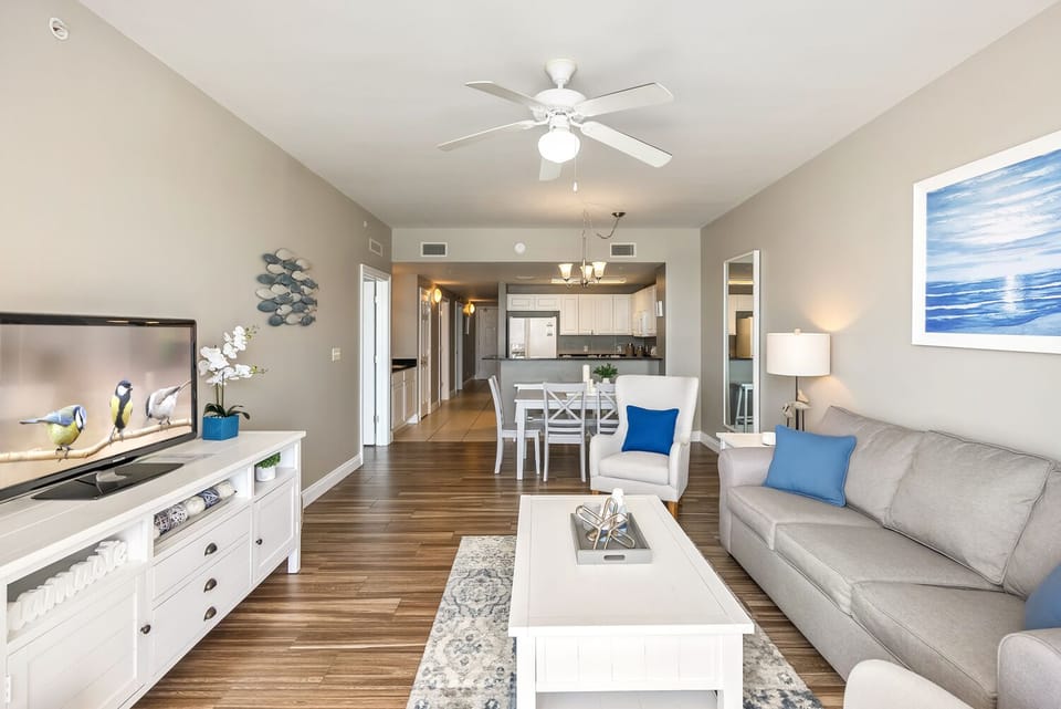 Livingroom, dinning and kitchen