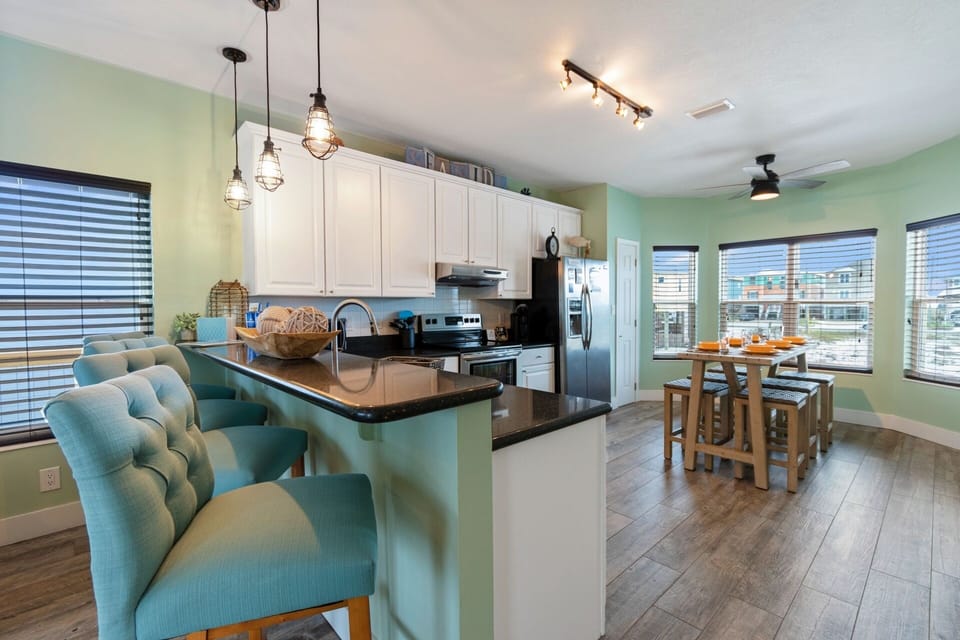 Breakfast bar seating for 4
