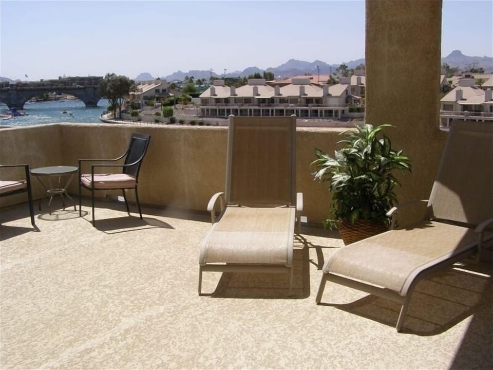 Spacious Covered Patio!