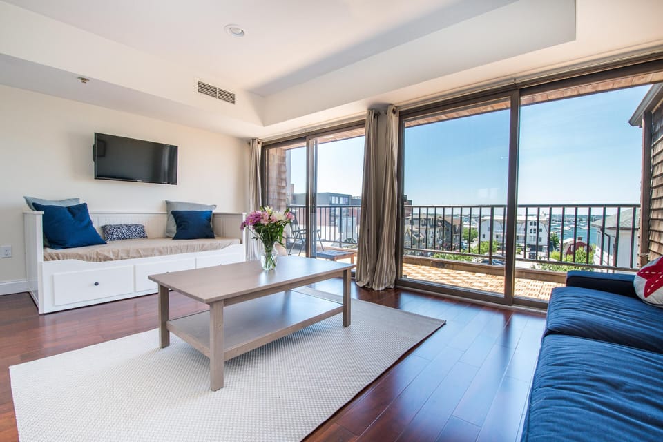 Stunning views from living room/ 3rd bedroom with daybed with king size mattress