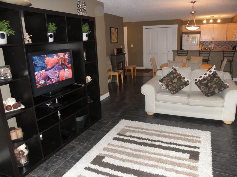 Entertainment unit with flat screen TV, DVD and Playstation