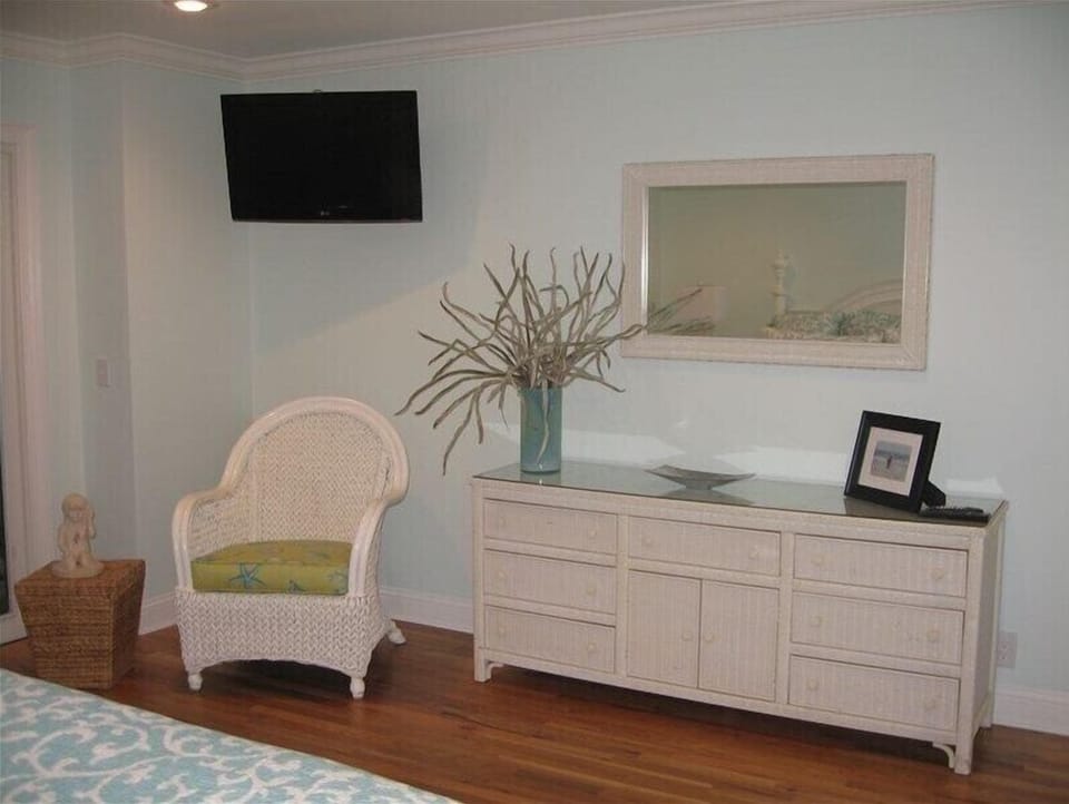 Upstairs master king suite