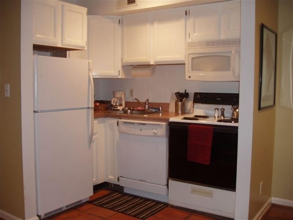 Kitchen, equipped with all you'll need to cook and dine.