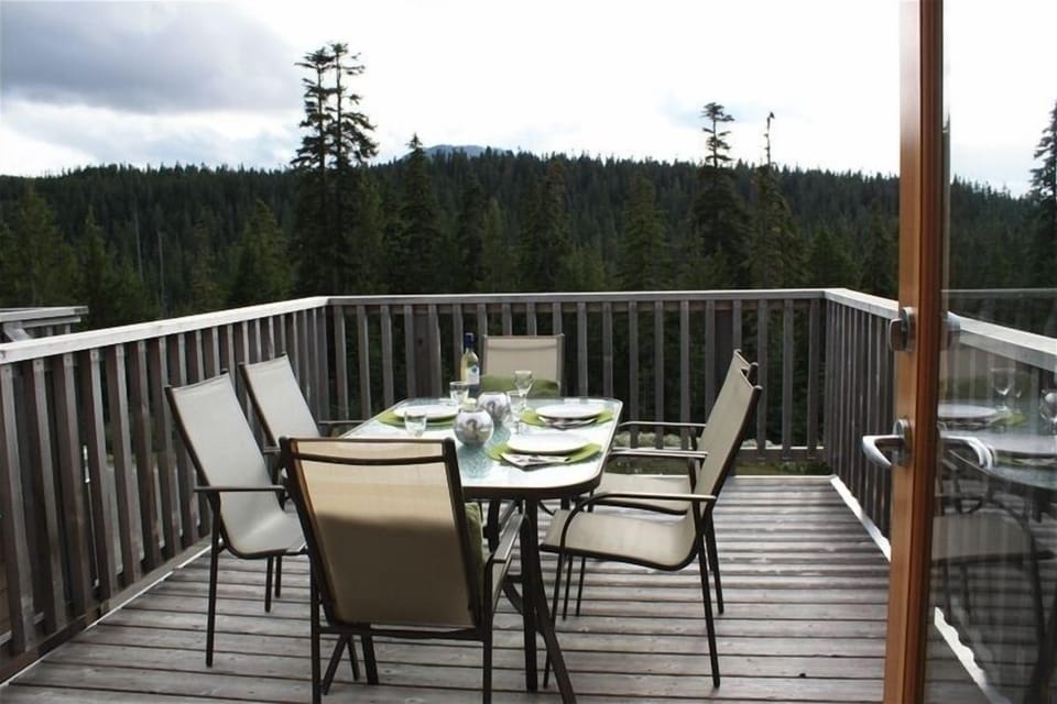 In the summer you can enjoy dining al fresco with constantly stunning views. 