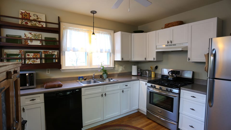 gas range, DW, microwave, granite tops, lots of light, oak floor