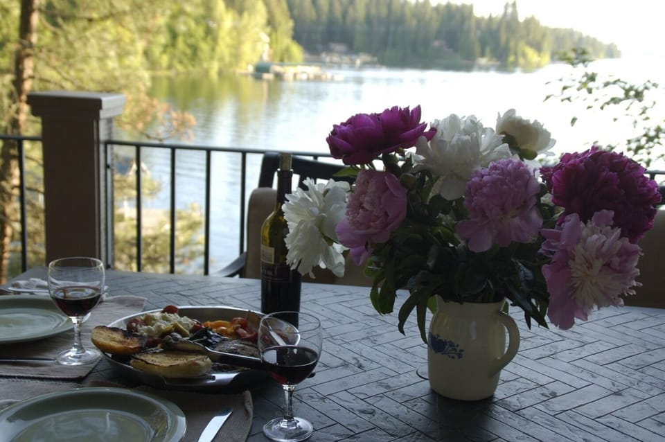 Lakeview dining  for romantic dinners