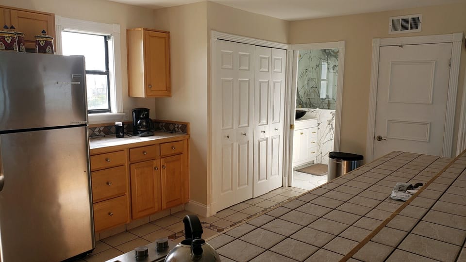 Washer and dryer off kitchen in closet with plenty of beach towels supplied