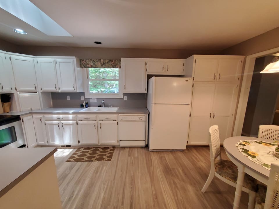 Lots of Kitchen Storage for Groceries