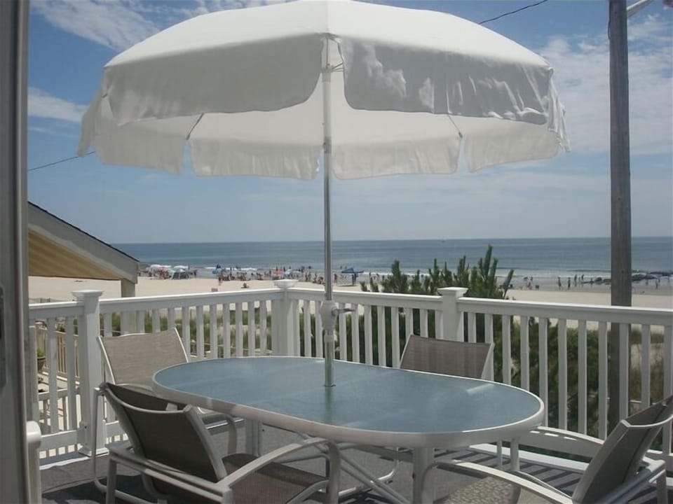 Spectacular ocean front view from the comfort of the deck any time of the day!
