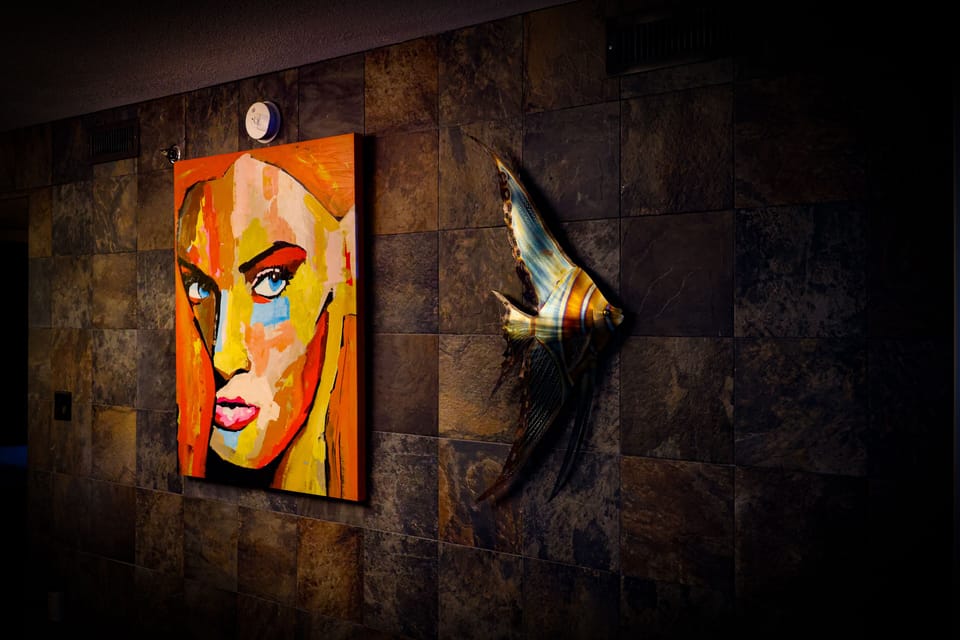 Wall of common area : Heading to bedrooms