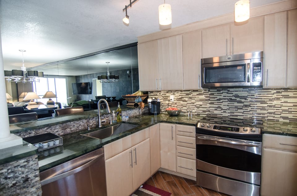 Refinished Kitchen w/ new appliances