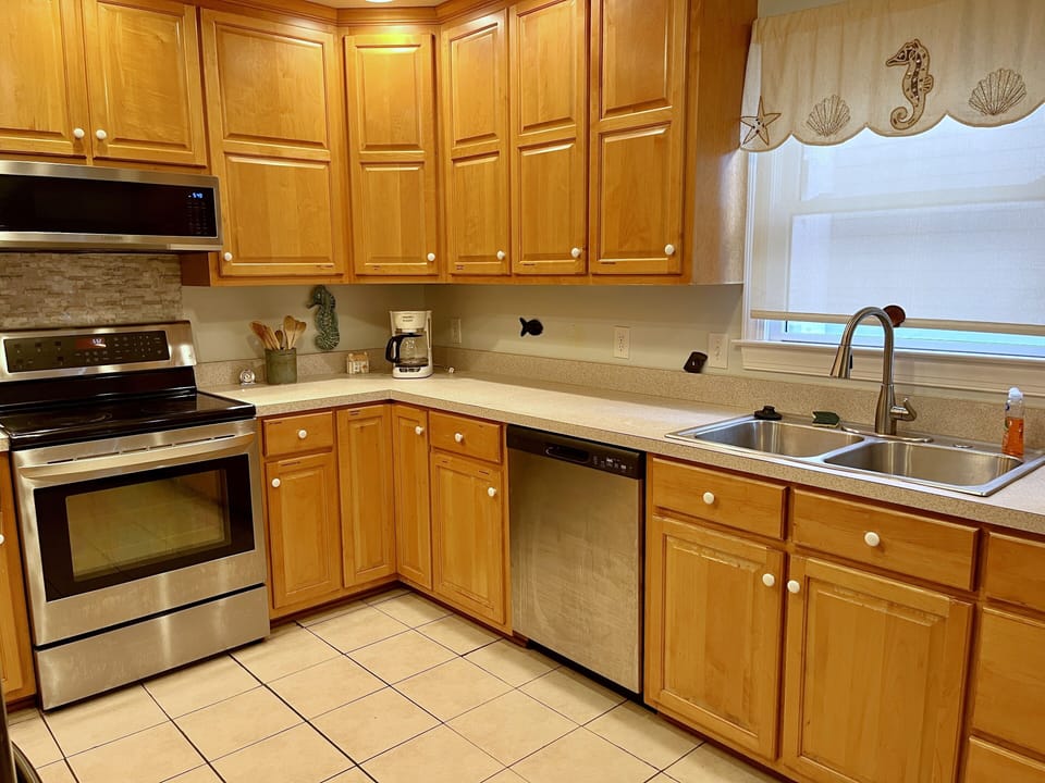 Kitchen angle 2