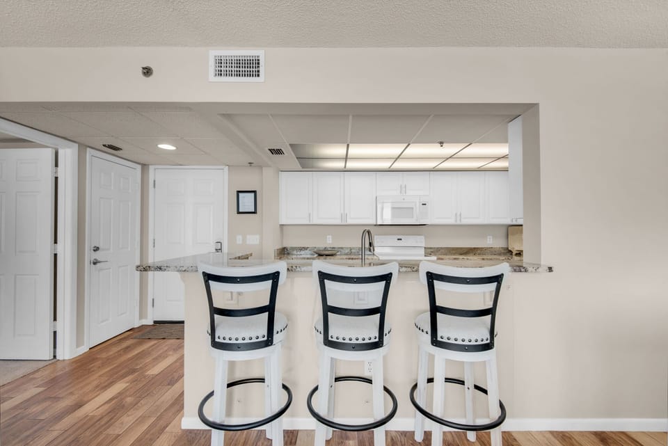 Breakfast bar with seating for 3. New bar stools.