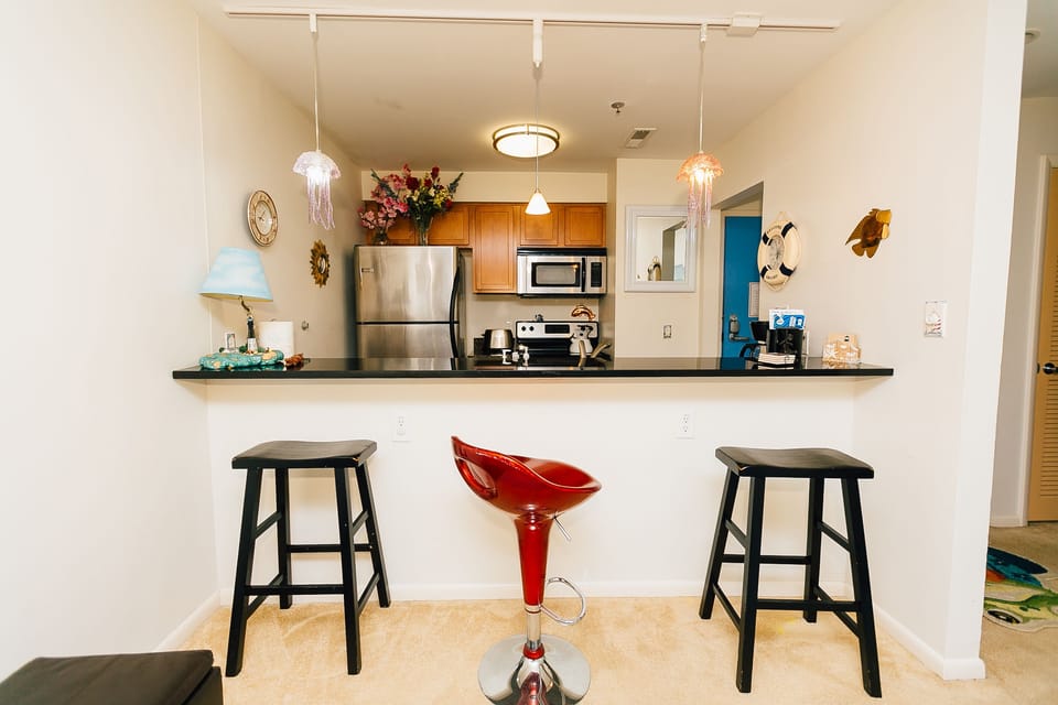 KITCHEN BAR AREA