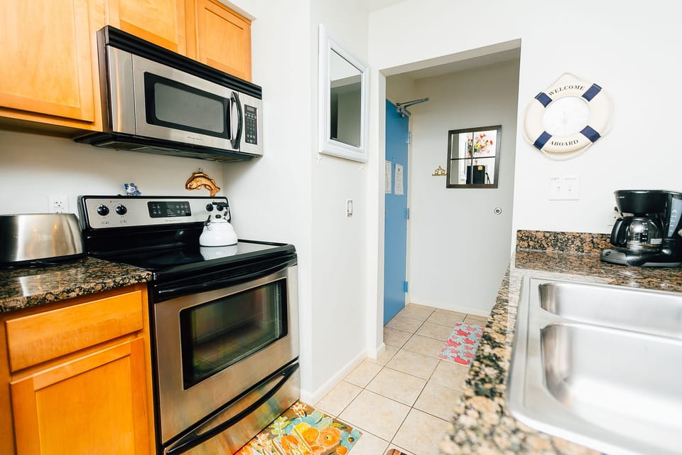 KITCHEN WITH FULL SIZE FRIDGE, STAINLESS STEEL APPLIANCES